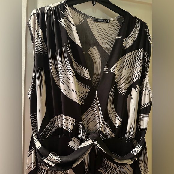 Roiii Maxi Dress - gently used, super cute, versatile, and comfy! - Picture 2 of 4